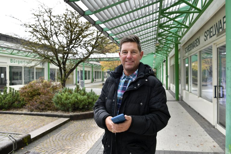 Bürgermeister Sander vor der Lindenpassage